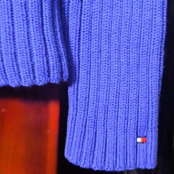 Tommy Hilfiger Hooded Cable Knit Sweater Premium Cotton in an Easy Fit - Picture 2 of 4